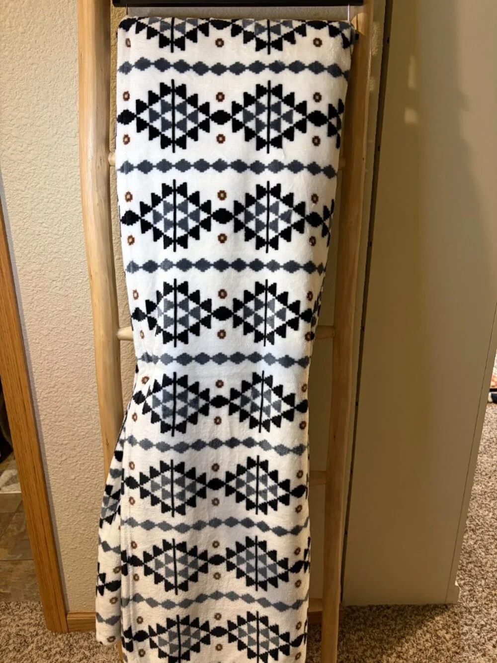 Wrangler Southwestern Aztec Full Queen Plush Blanket Western Ranch Decor
